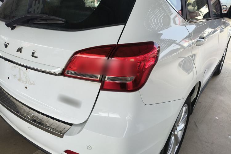 Used Haval H2 2016 Red-Label 1.5T Manual Two-Wheel Drive Luxury Model