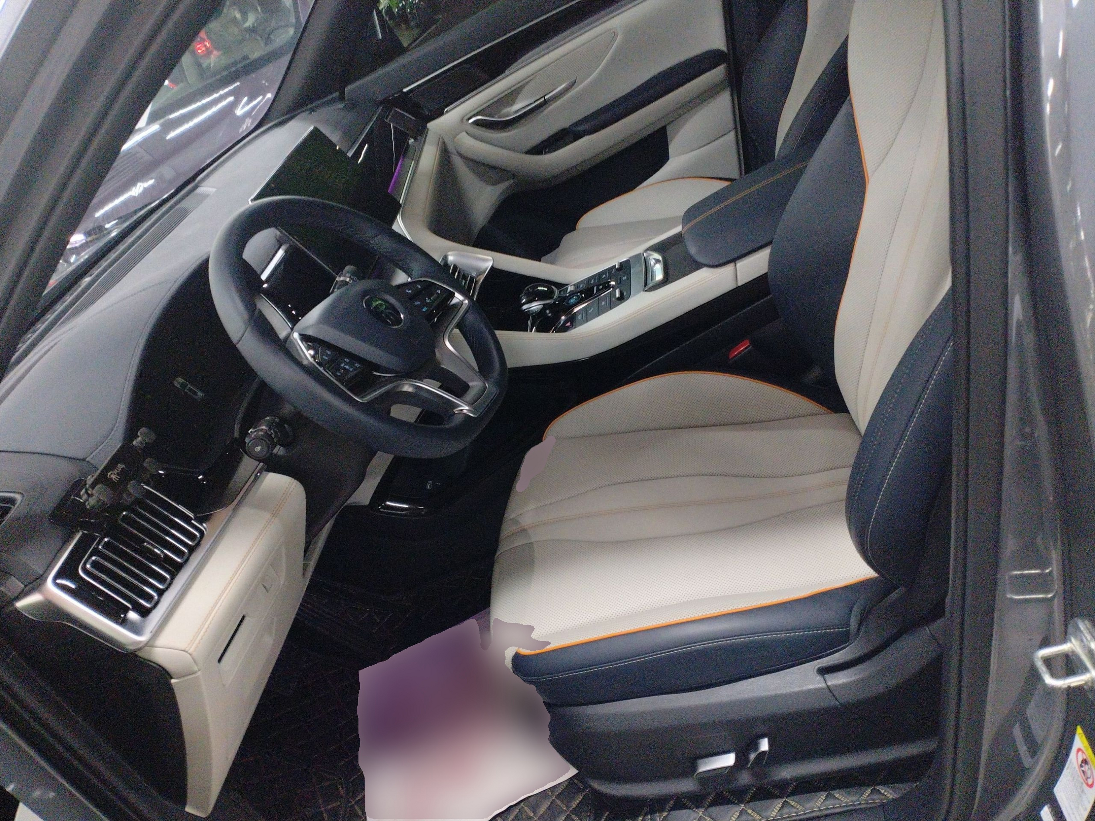 Переднее сиденье в автомобиле