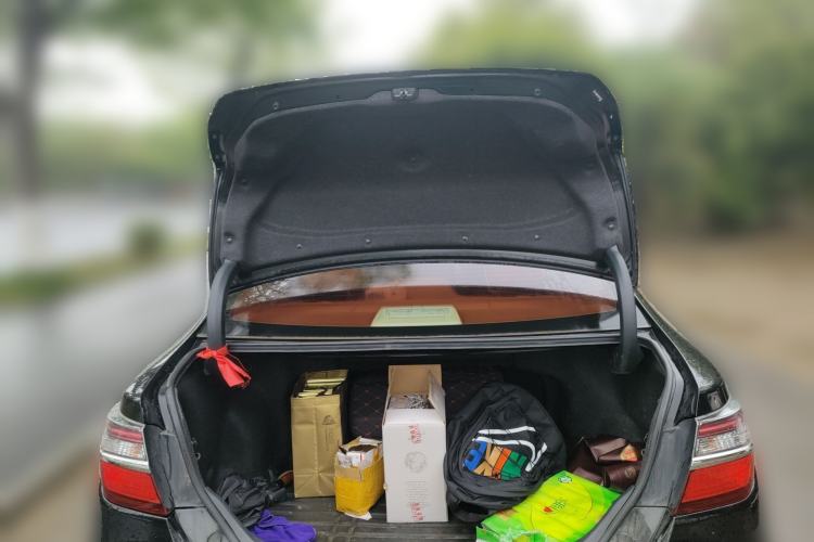 Used Toyota Camry 2015 2.0G Premier Edition Trunk