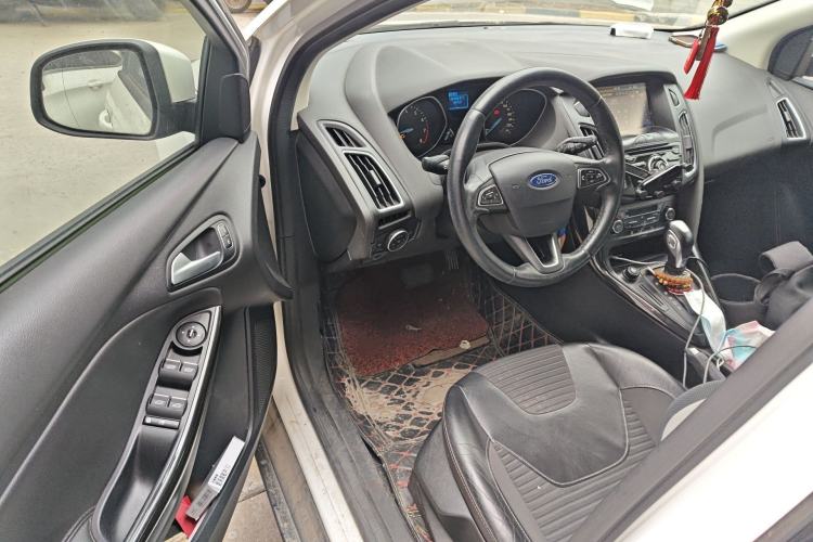 Used Ford Focus 2015 Hatchback 1.6L Automatic Fashion Edition
