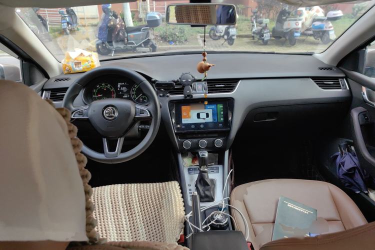 Used Skoda Octavia 2020 1.5L Automatic SmartDrive Comfort Edition Center Console