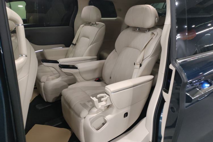 Used VOYAH Dream 2025 PHEV Four-Wheel-Drive Flagship Kunpeng Edition Left Rear Seat