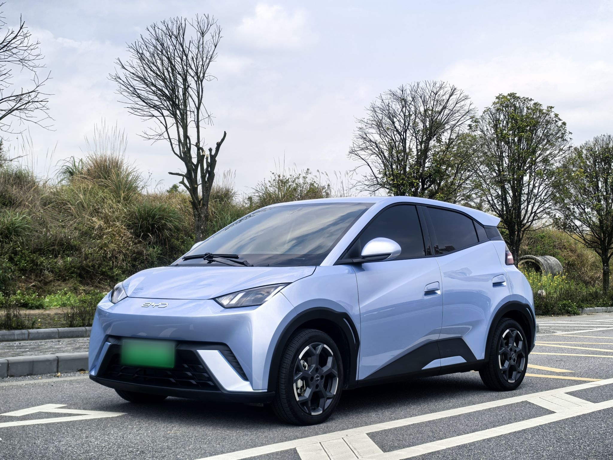 Под передней частью автомобиля