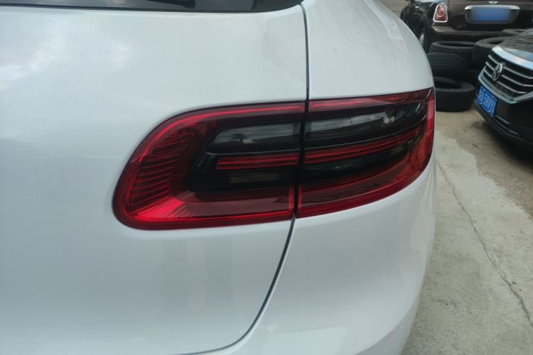 Used Porsche Macan 2017 Macan 2.0T Exterior 3