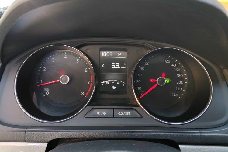 Used Volkswagen Lavida 2017 1.6L Automatic Comfort Edition Instrument Cluster