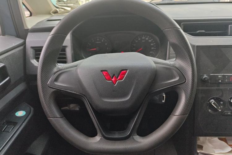 Used Wuling Hongguang PLUS 2020 1.5L Manual Standard Edition 5 Seats Steering Wheel
