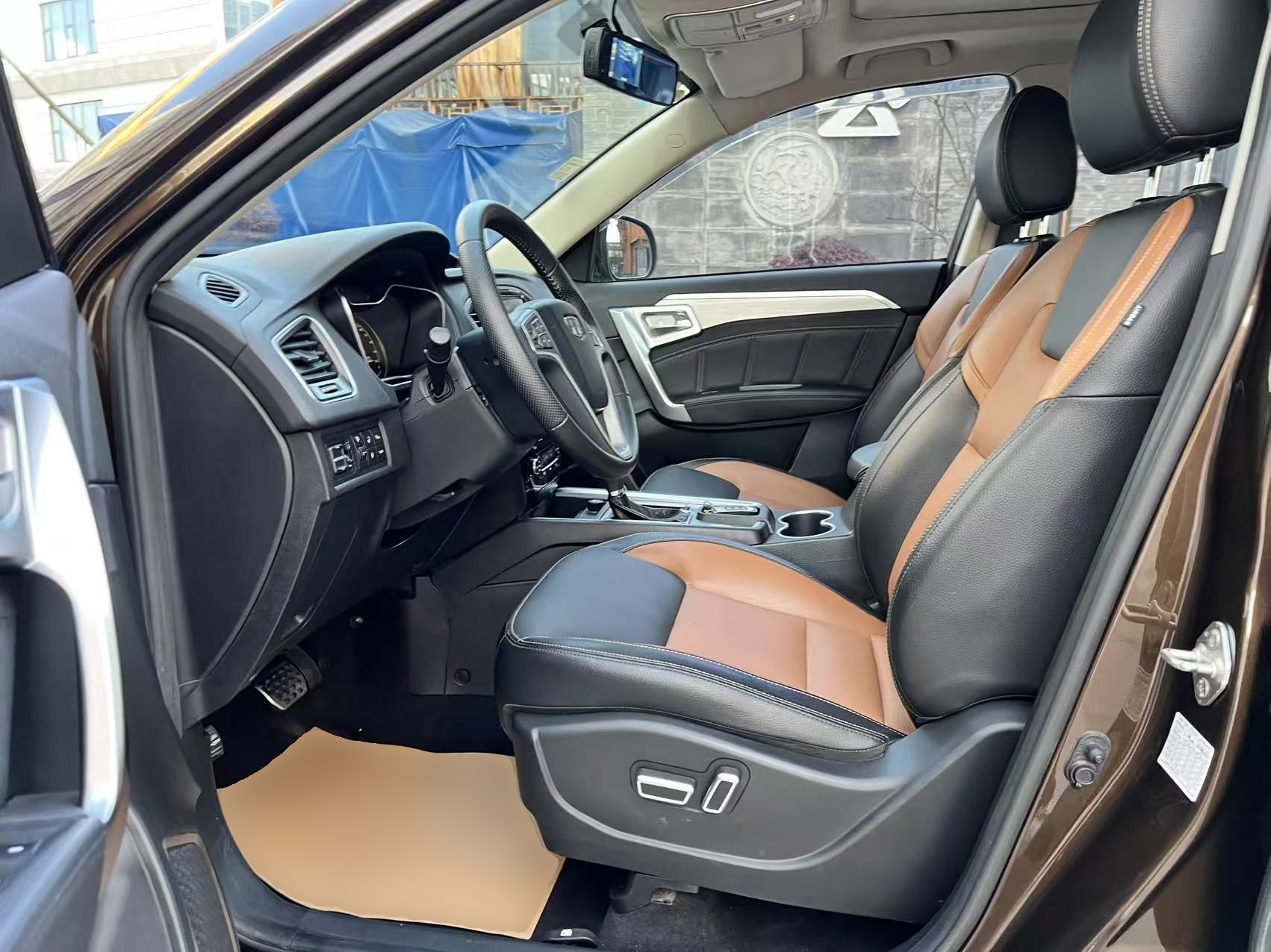 Переднее сиденье в автомобиле