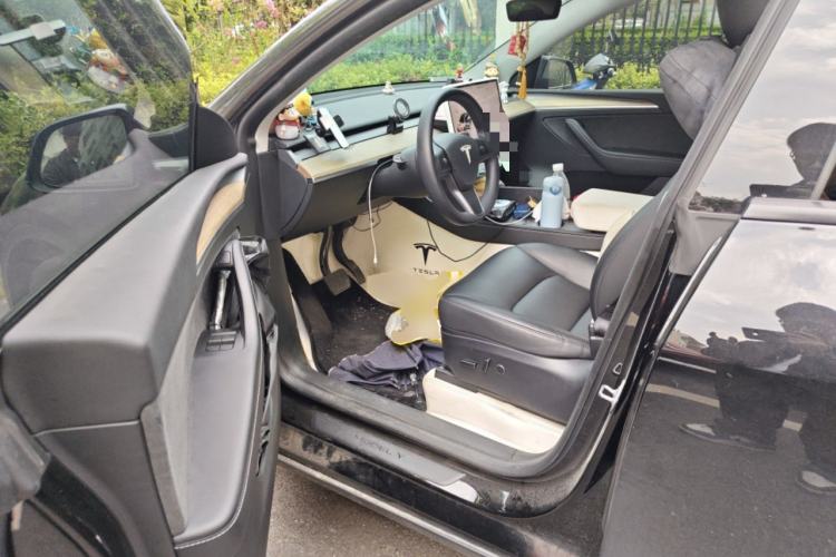 Used Tesla Model Y 2023 Long-Range All-Wheel-Drive Version Driver Seat