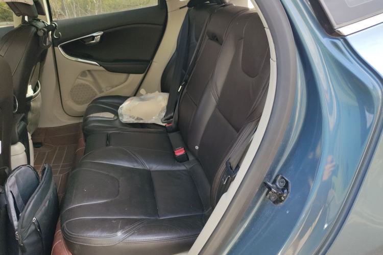 Used Volvo V40 2013 2.0T Zhiya Edition
