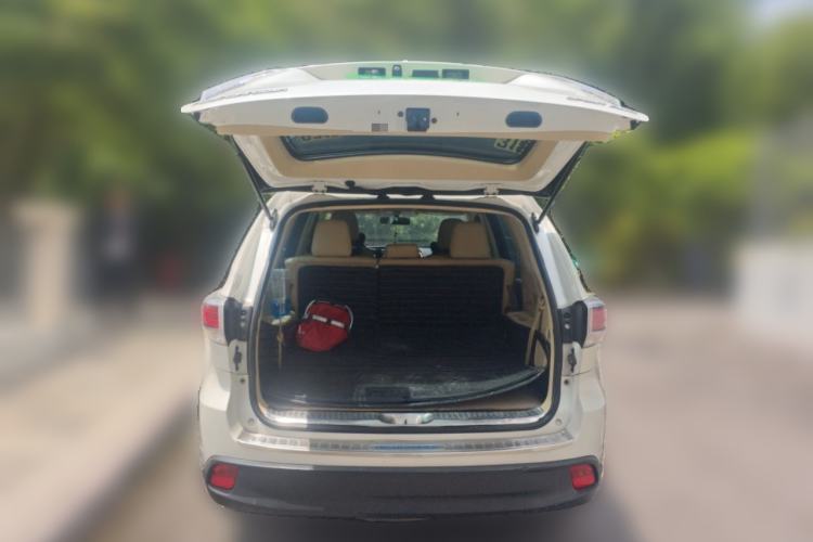 Used Toyota Highlander 2015 2.0T Four-Wheel Drive Luxury Edition 7-Seater Trunk