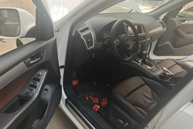 Used Audi Q5 2017 Plus 40 TFSI Ambition Model Driver Seat