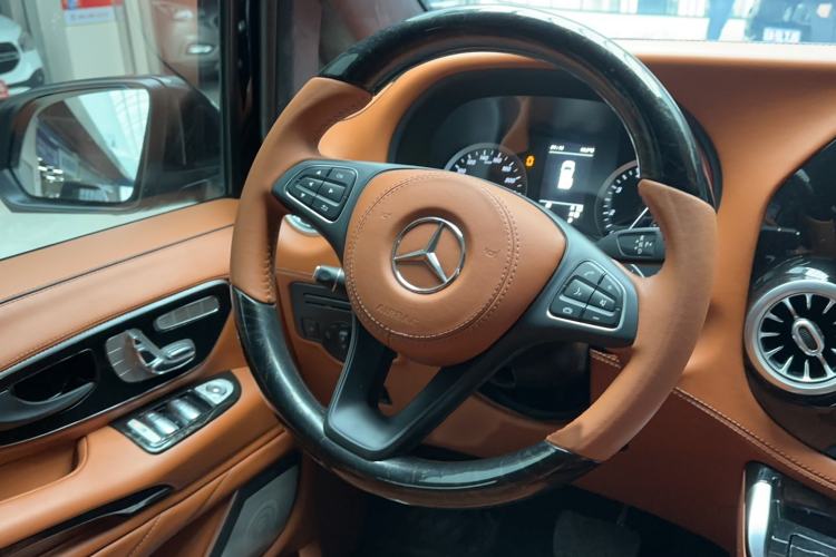 Used Mercedes-Benz Vito 2021 2.0T Elite Version 7 Seats Interior 5