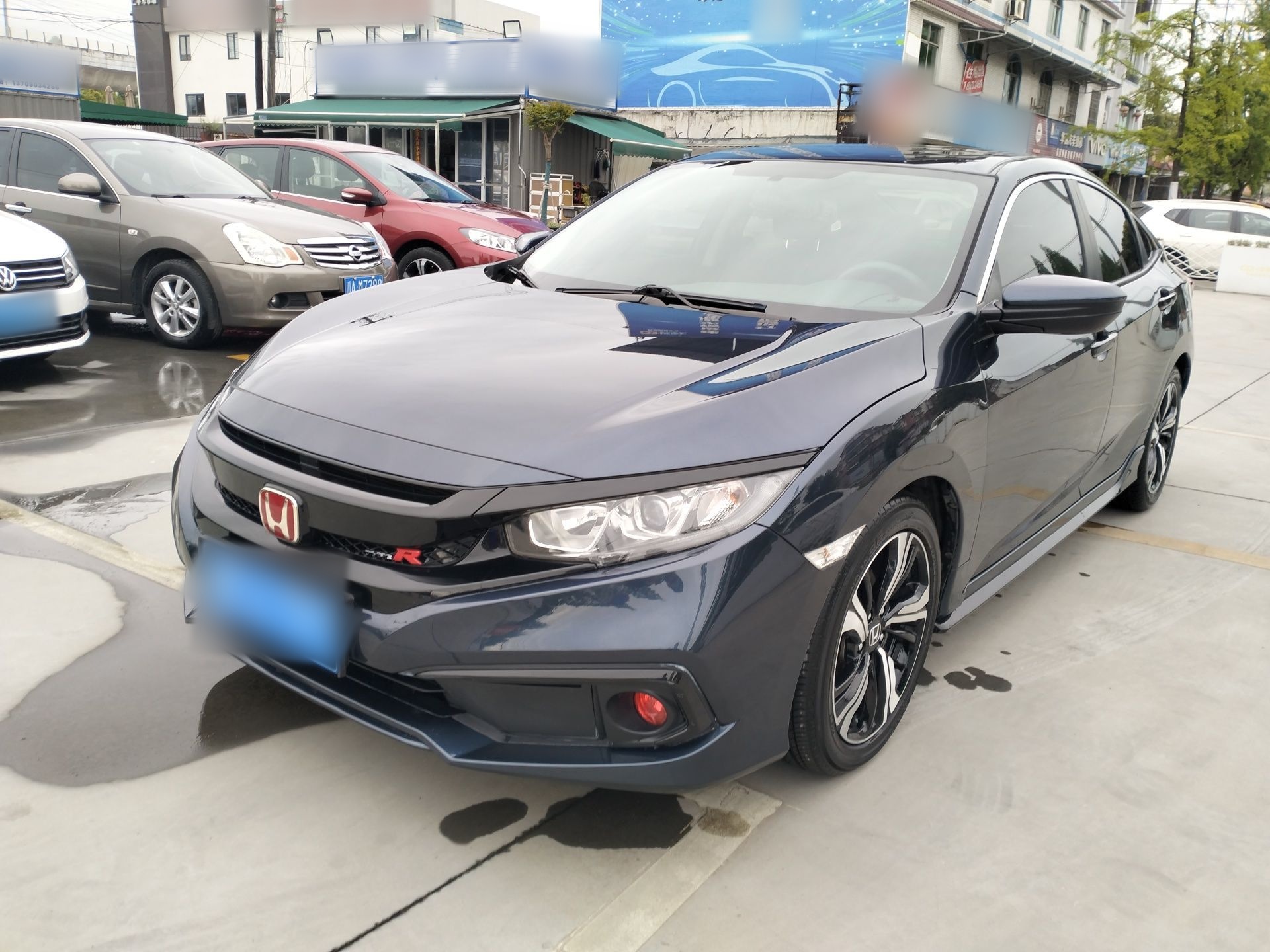 تحت مقدمة السيارة