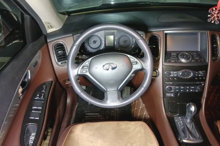 Used Infiniti QX50 2013 2.5L Two-Wheel-Drive Elegant Edition Steering Wheel
