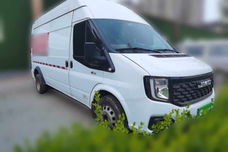 Used JMC Fushun 2023 2.0T Automatic Long-Wheelbase High-Roof Commercial Van—2/3 Seats Front Right 45 Deg