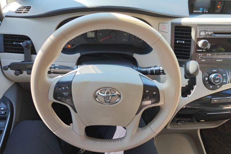 Used Toyota SIENNA 2011 3.5L 4x4 Automatic
