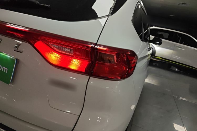 Used Haval M6 2021 PLUS 1.5T DCT Luxury Smart Connectivity Model Exterior 3