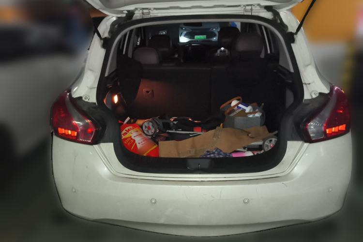 Used Nissan Tiida 2014 1.6L CVT Cool Cafe Edition Trunk