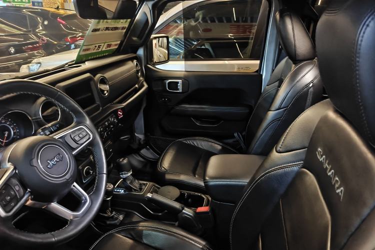Used Jeep Wrangler 2019 2.0T Sahara 4-Door Version China V Standard Interior 3