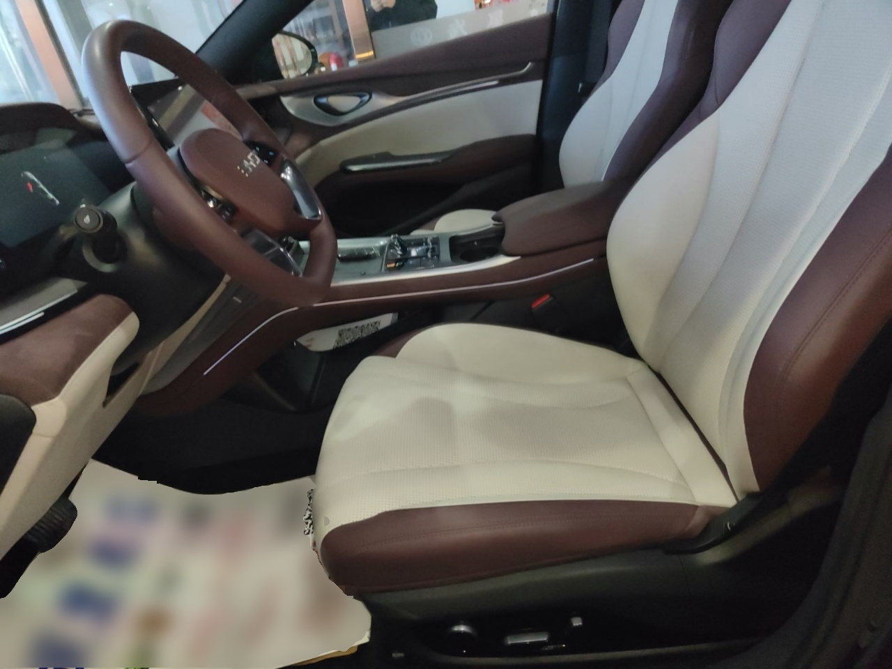 المقاعد الأمامية داخل السيارة