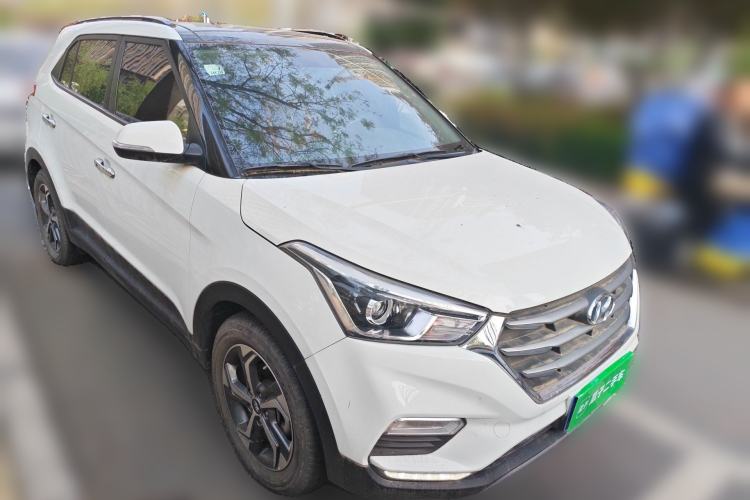 Used Hyundai ix25 2017 1.6L Automatic Smart Version Front Right 45 Deg