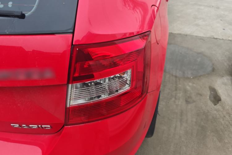 Used Skoda Rapid Spaceback 2016 Revised 1.6L Automatic Chuanxing Version Right Rear Taillight