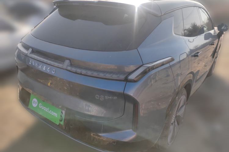 Used Lynk & Co 08 EM-P 2025 220 km All-Wheel-Drive Performance Halo Rear Right 45 Deg