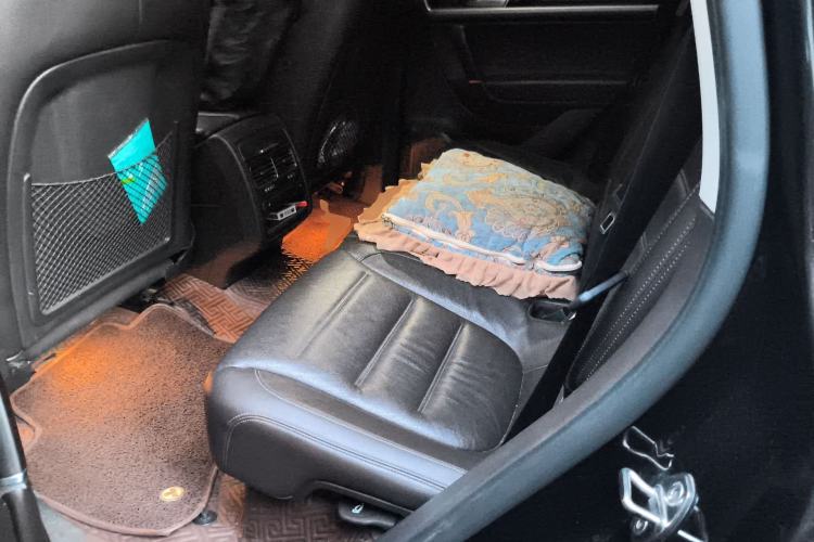 Used Volkswagen Touareg 2016 3.0 TSI High-End Version Left Rear Seat