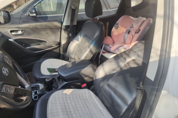 Used Hyundai Santa Fe 2015 2.0T Automatic Two-Wheel Drive Smart Version 5 Seats