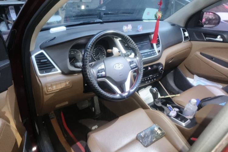 Used Hyundai Tucson 2015 1.6T Dual-Clutch Two-Wheel-Drive Smart Model Center Console