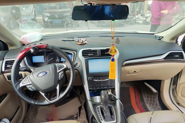 Used Ford Mondeo 2013 2.0L GTDi 200 Luxury Model Center Console