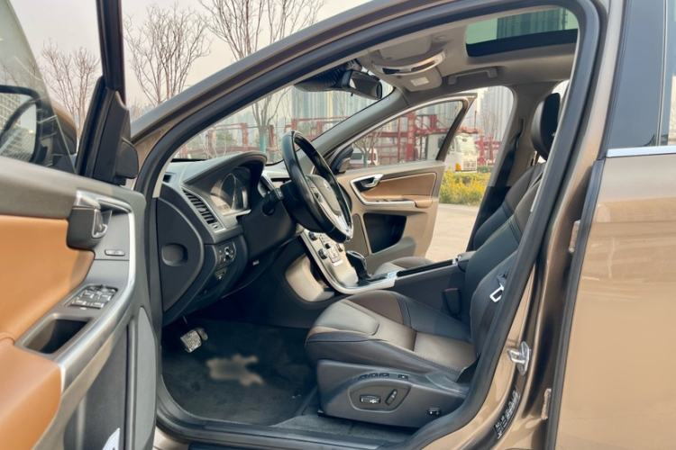 Used Volvo XC60 2015 T5 AWD Zhiyuan Edition
