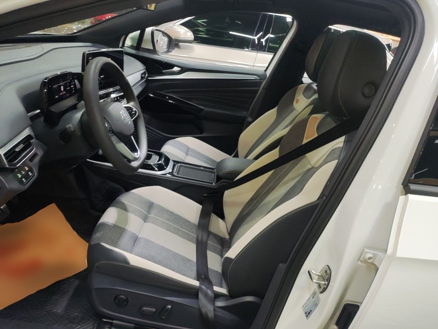 Переднее сиденье в автомобиле