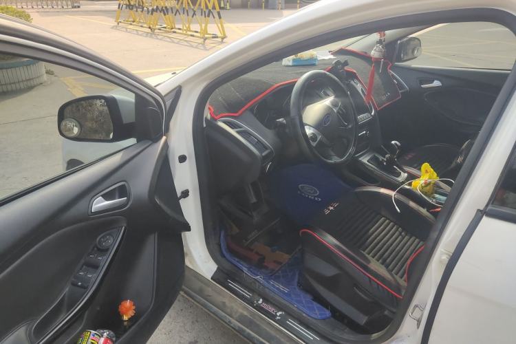 Used Ford Focus 2012 Hatchback 1.6L Manual Fashion Edition