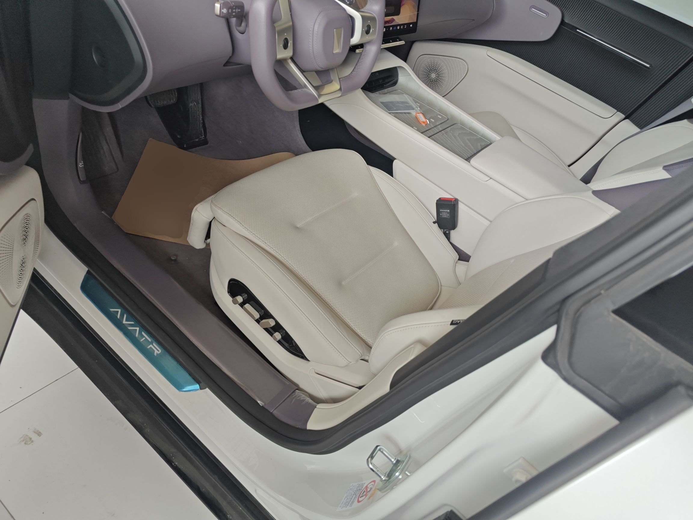 Переднее сиденье в автомобиле