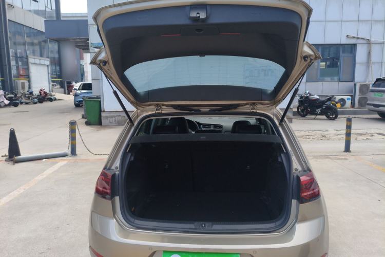 Used Volkswagen Golf 2018 230TSI Automatic Luxury Version Trunk