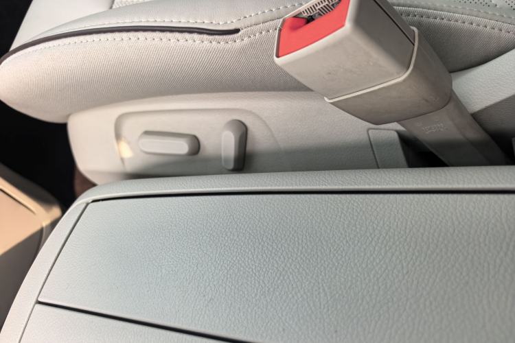 Used Buick GL8 2023 Land Executive Class Deluxe Model