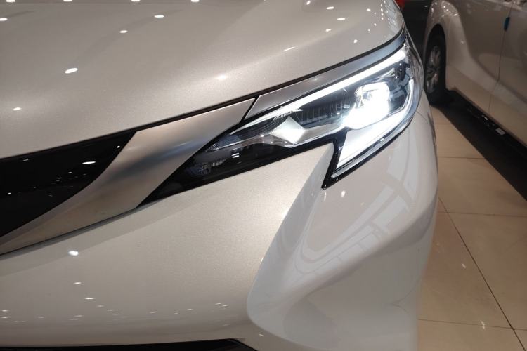 Used Toyota Sienna 2023 2.5L Hybrid Deluxe Edition
