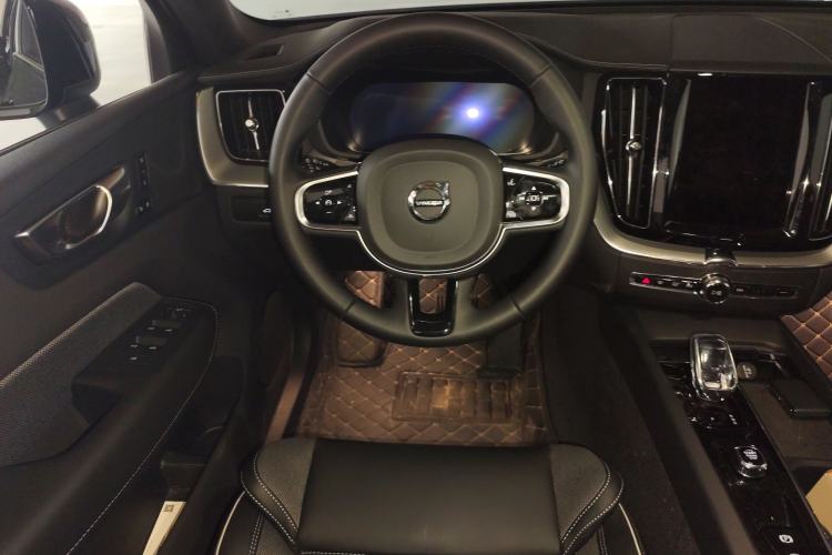 Used Volvo XC60 New Energy 2024 T8 Plug-in Hybrid Long-Range All-Wheel Drive Zhiyuan Polar Night Edition