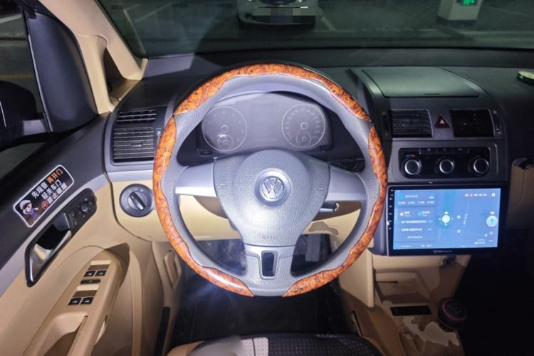 Used Volkswagen Touran 2011 1.4T Manual ZhiShang Edition 5-seater Steering Wheel