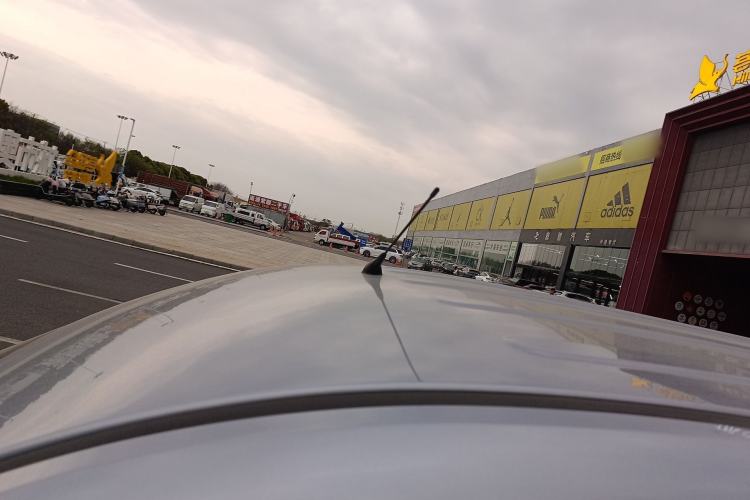 Used Wuling Yangguang 2024 300KM Comfort Version Passenger Van 75kW Roof