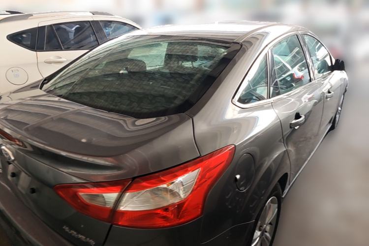 Used Ford Focus 2012 Sedan 1.6L Automatic Fashion Edition
