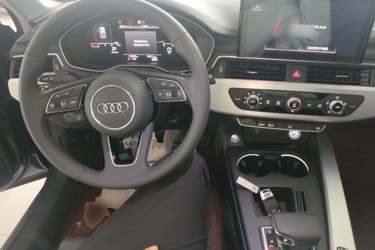 Used Audi A4L 2022 40 TFSI Fashion Dynamic Model Center Console