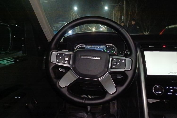 Used Land Rover Discovery 2023 Facelift 300PS S Steering Wheel