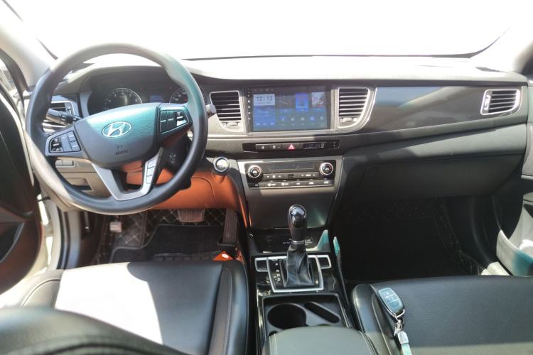 Used Hyundai Mistra 2014 1.8L Automatic Smart GLS Center Console