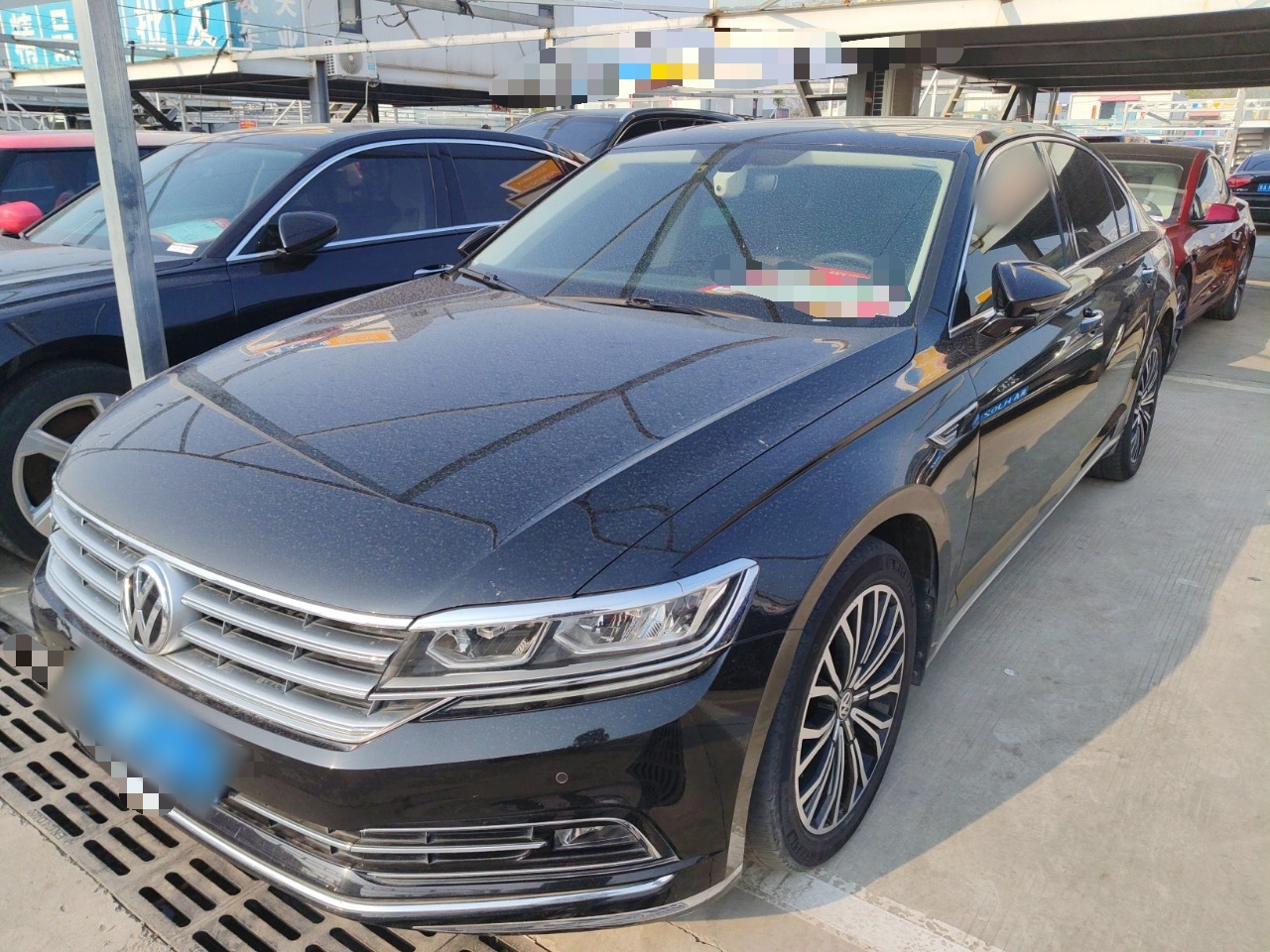 Под передней частью автомобиля