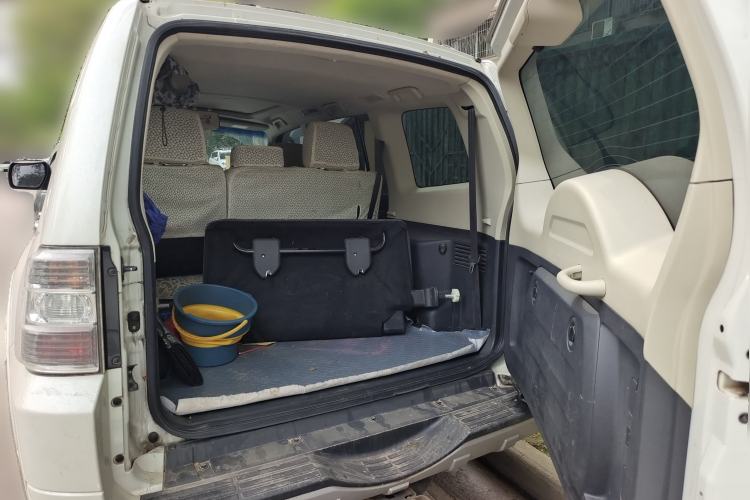 Used Mitsubishi Pajero 2014 3.0L Elite Upgrade Edition Trunk