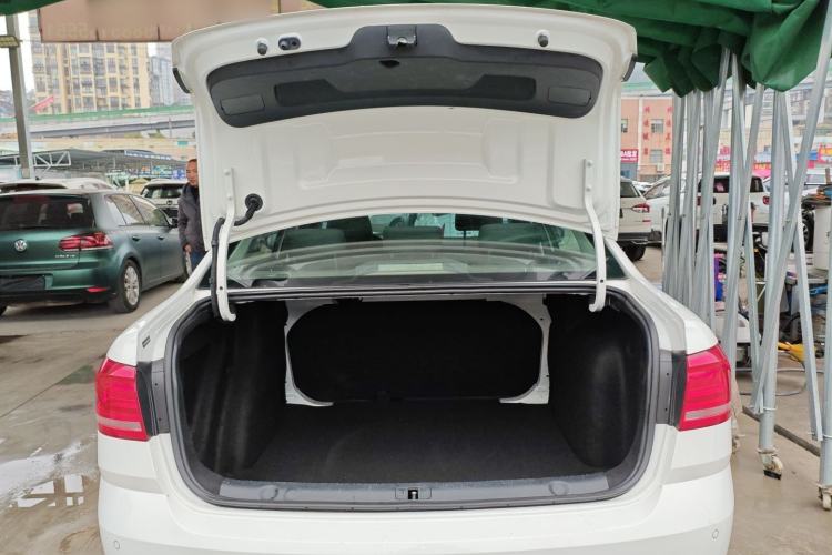 Used Volkswagen Lavida 2017 1.6L Manual Fashion Edition