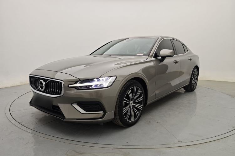 Used Volvo S60 2022 B4 Zhiyuan Luxury Edition