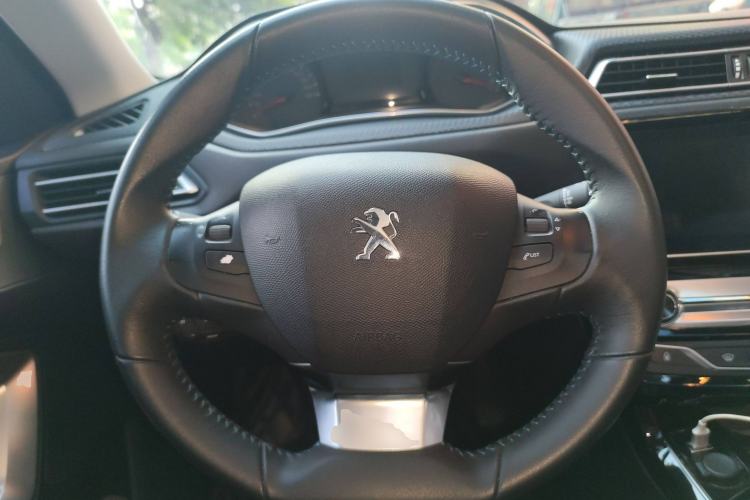 Used Peugeot 308 2018 230THP Automatic Luxury Edition Steering Wheel